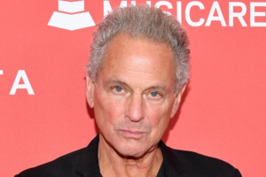 Lindsey Buckingham Net Worth: Bio, Age, Height, Family, Spouse, and